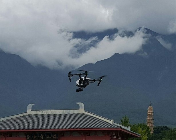 dji-inspiration-drone-inspire-1-quadcopter-release-11-september-2015-vliegen