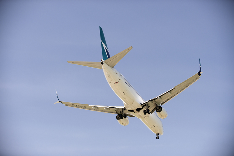 Weer drone in de buurt van vliegtuig op Schiphol Weer drone in de buurt van vliegtuig op Schiphol