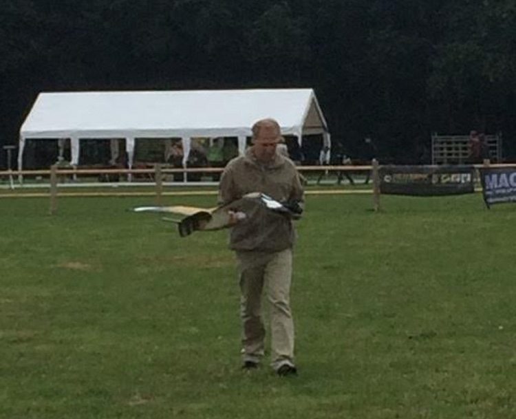 Robotvogel steelt de show bij Valkerijbeurs in Tilburg Robotvogel steelt de show bij Valkerijbeurs in Tilburg