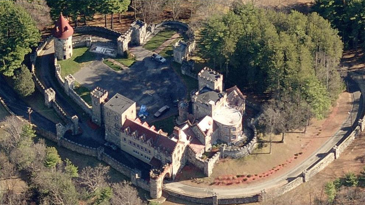 Bruidegom aangeklaagd na drone crash tijdens bruiloft Bruidegom aangeklaagd na drone crash tijdens bruiloft