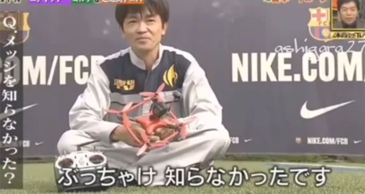 Messi en Suárez vs drone in Japanse tv-show Messi en Suárez vs drone in Japanse tv-show