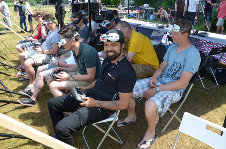 Vince Irie - How to powerloop a race drone Vince Irie - How to powerloop a race drone