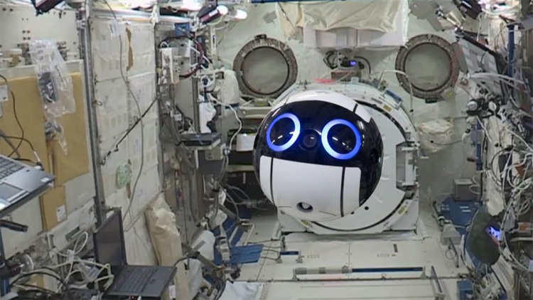 Drone bal filmt op het Internationale Ruimtestation Drone bal filmt op het Internationale Ruimtestation