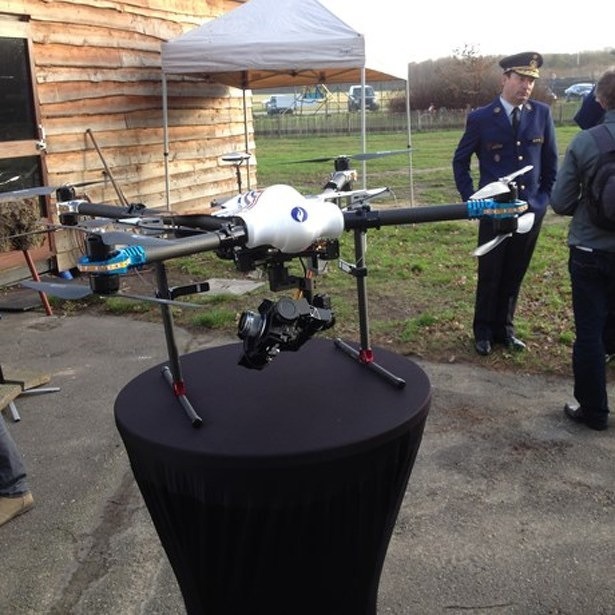 belgische-federale-politie-zet-drones-in-octocopter-onbemand-luchtvaartuig-handhaving-12-2015 belgische-federale-politie-zet-drones-in-octocopter-onbemand-luchtvaartuig-handhaving-12-2015
