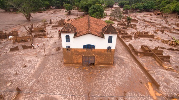 dronestagram-foto-wedstrijd-02-kerk-van-paracatu-door-alexandre-salem dronestagram-foto-wedstrijd-02-kerk-van-paracatu-door-alexandre-salem