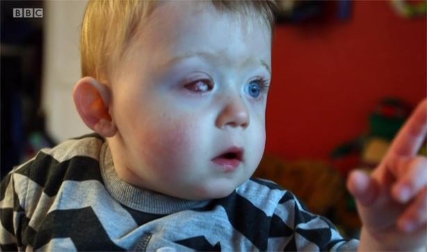 peuter-raakt-oog-kwijt-drone-propeller-oscar-engeland-amy-roberts-bbc-2015 peuter-raakt-oog-kwijt-drone-propeller-oscar-engeland-amy-roberts-bbc-2015