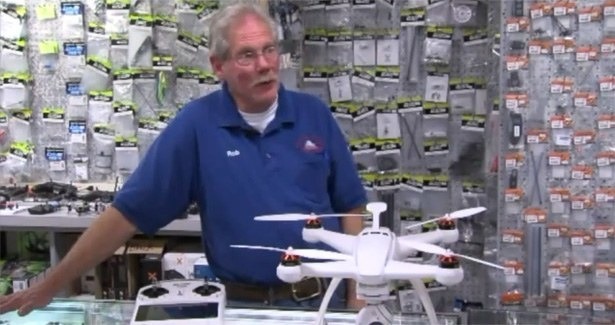 rob-watkins-drone-verkoper-faa-regelgeving-helikopter-staakt-zoektocht-gestolen-voertuig-amerika-2015 rob-watkins-drone-verkoper-faa-regelgeving-helikopter-staakt-zoektocht-gestolen-voertuig-amerika-2015